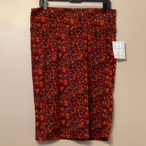 Lularoe Cassie Red Floral, Large
